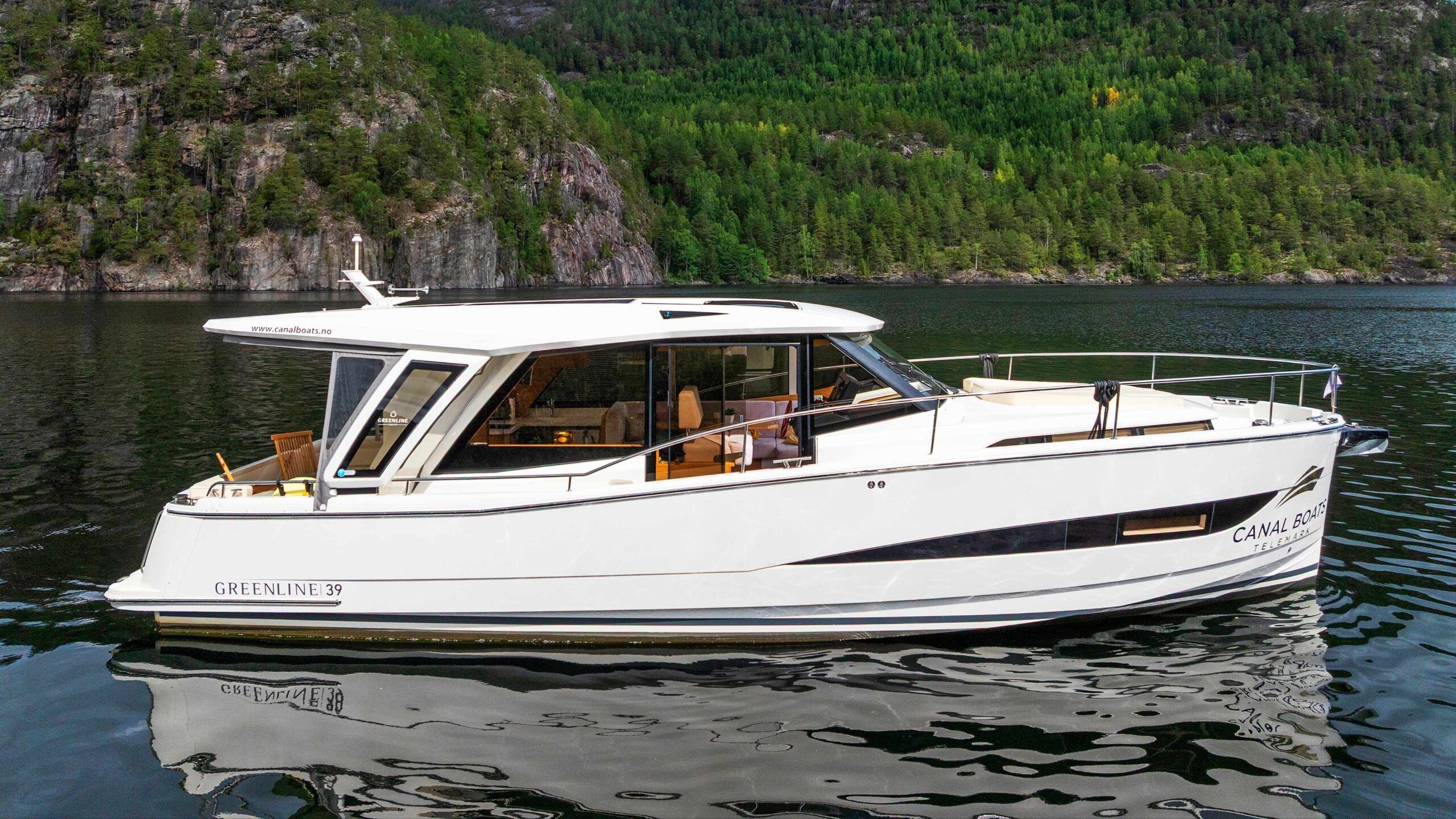 Electric Yacht Greenline 39 - stearboard