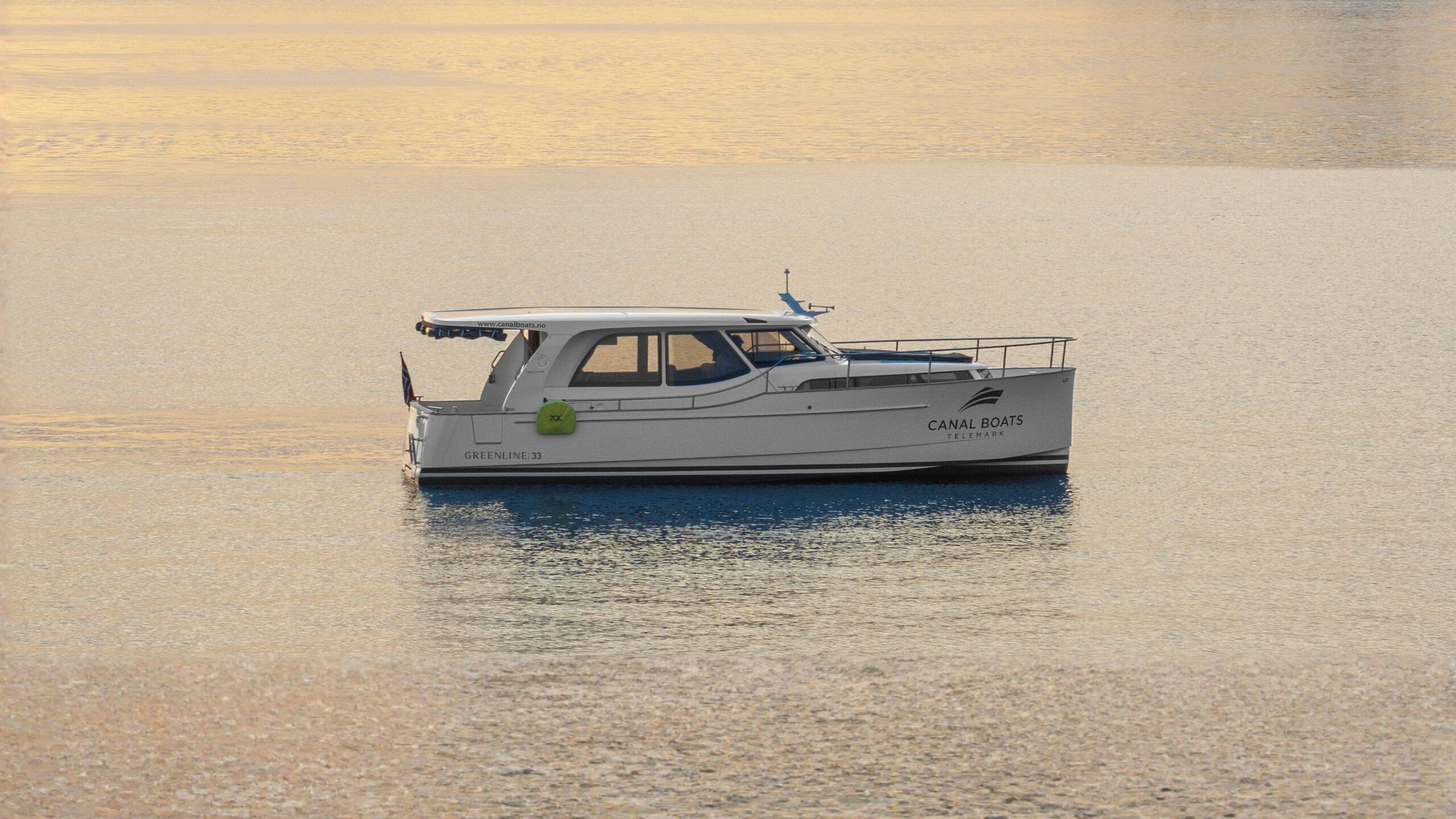 Greenline 33 E-Drive - Eco friendly Electric Boat. View on the stearboard